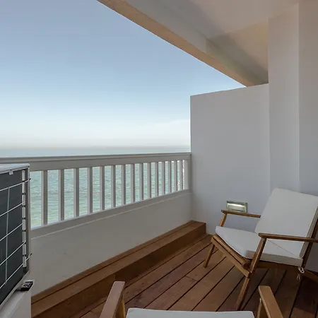 Luxury In Frontbeach Apartment